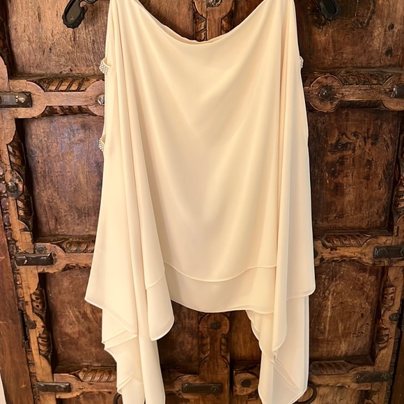 NWOT Cold shoulder with rhinestone bars - Picture 2 of 5